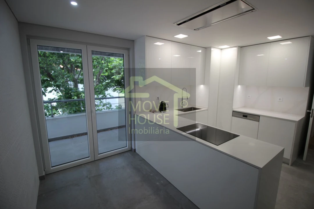 Apartamento T3 para Venda em Carcavelos e Parede Foto 35