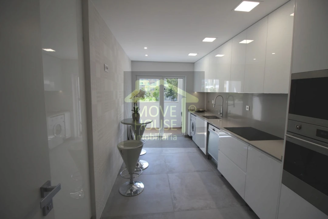 Apartamento T3 para Venda em Carcavelos e Parede Foto 1