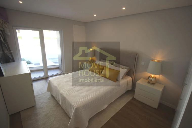 Apartamento T3 para Venda em Carcavelos e Parede Foto 12