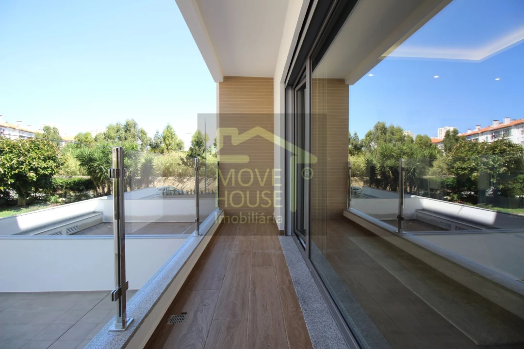 Apartamento T3 para Venda em Carcavelos e Parede Foto 8