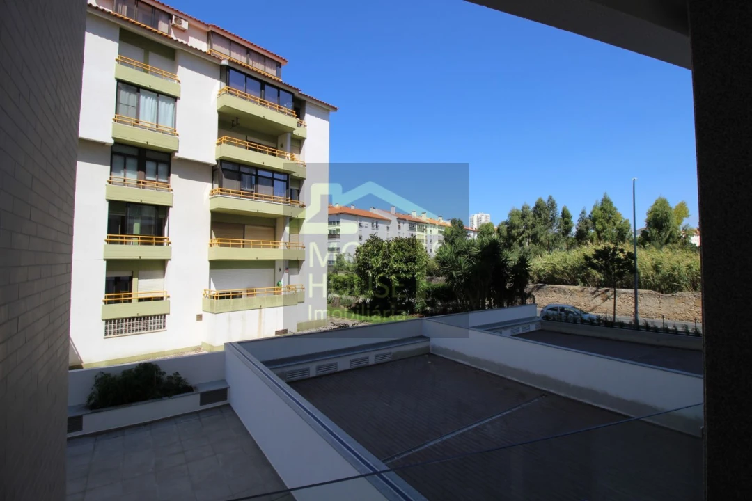 Apartamento T3 para Venda em Carcavelos e Parede Foto 10