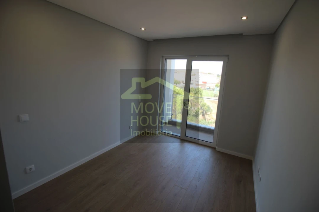 Apartamento T2 para Venda em Carcavelos e Parede Foto 29
