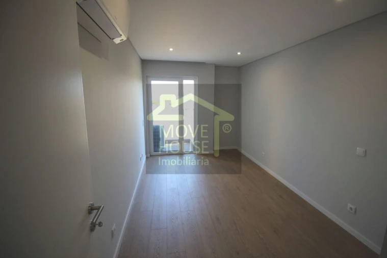 Apartamento T2 para Venda em Carcavelos e Parede Foto 30