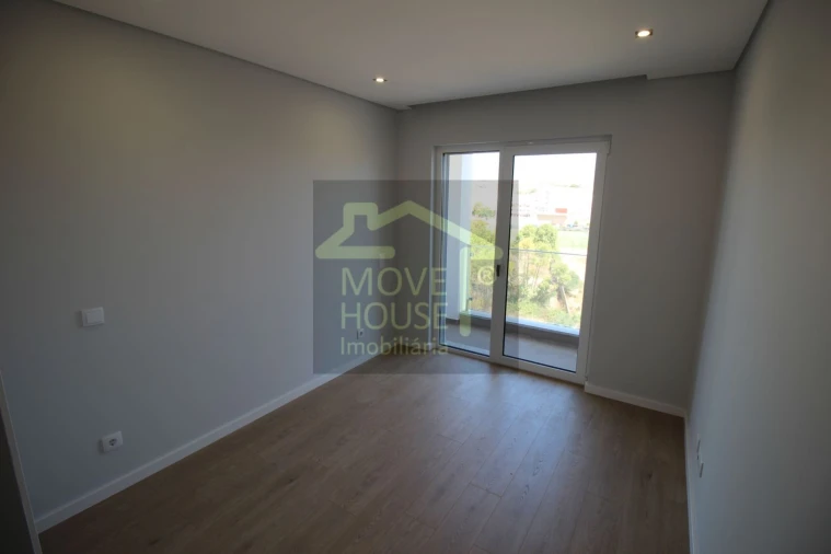 Apartamento T2 para Venda em Carcavelos e Parede Foto 27