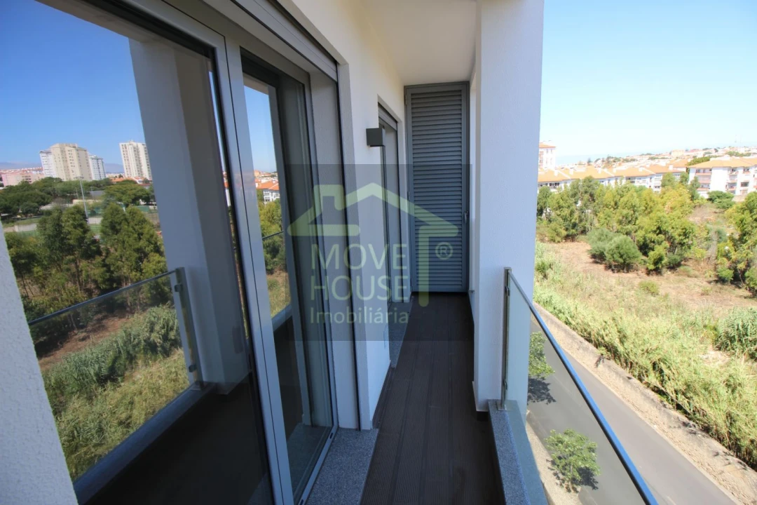 Apartamento T2 para Venda em Carcavelos e Parede Foto 2
