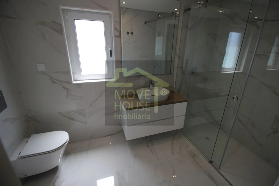 Apartamento T2 para Venda em Carcavelos e Parede Foto 35