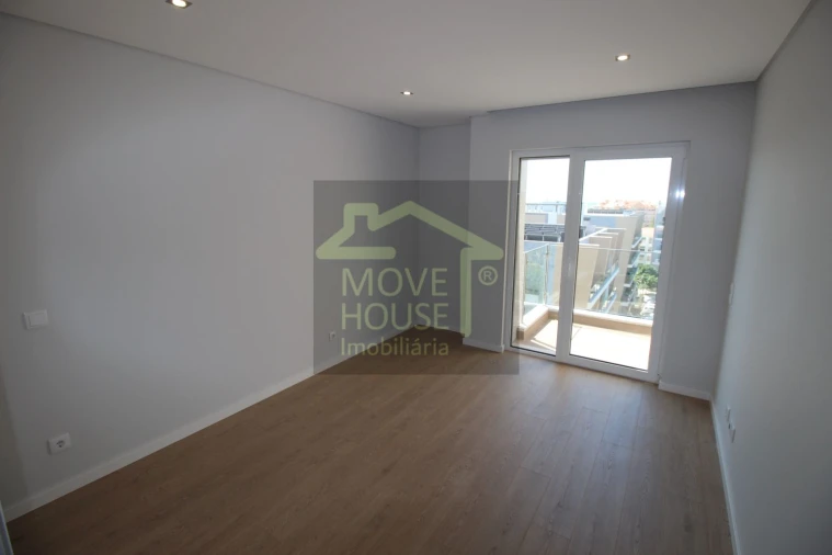 Apartamento T3 para Venda em Carcavelos e Parede Foto 39