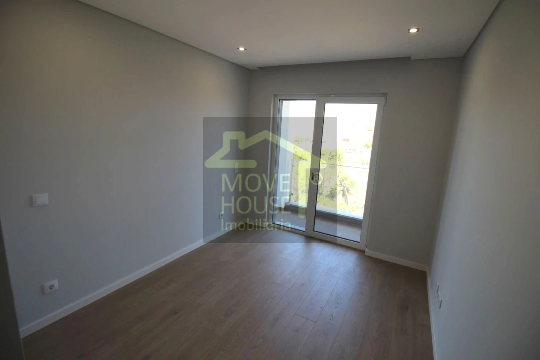 Apartamento T3 para Venda em Carcavelos e Parede Foto 29