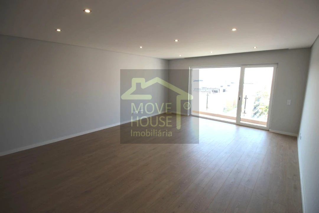 Apartamento T3 para Venda em Carcavelos e Parede Foto 7