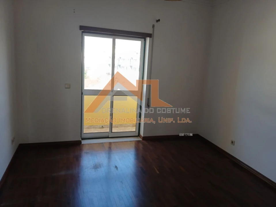 Apartamento T2 para Venda em Nazare Foto 6