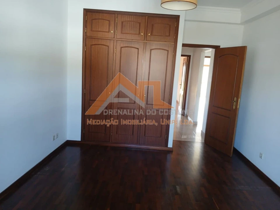 Apartamento T2 para Venda em Nazare Foto 5