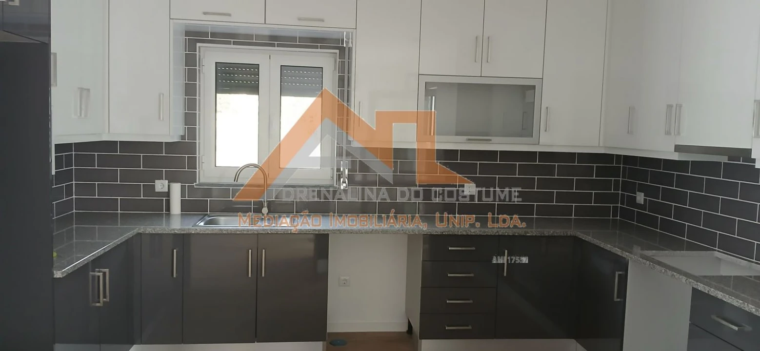 Moradia T3 para Venda em Amoreira Foto 3