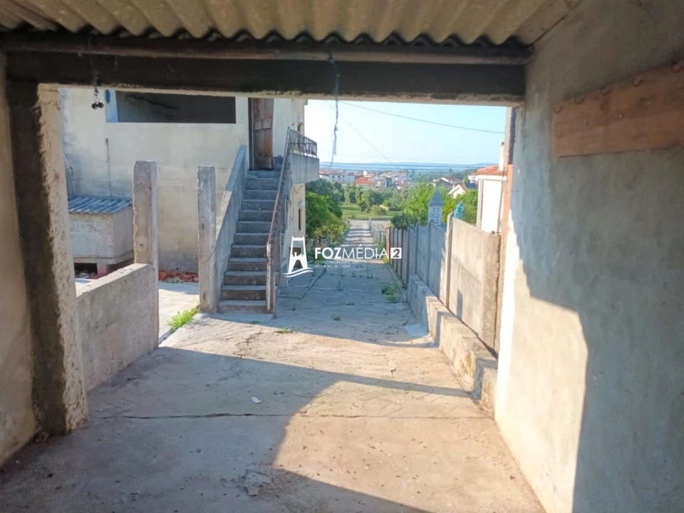 Moradia T4 para Venda em Granja do Ulmeiro Foto 57