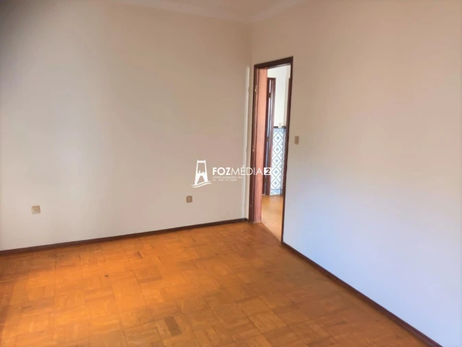 Moradia T4 para Venda em Granja do Ulmeiro Foto 3