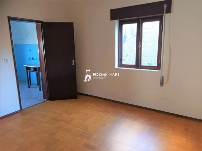 Moradia T4 para Venda em Granja do Ulmeiro Foto 6