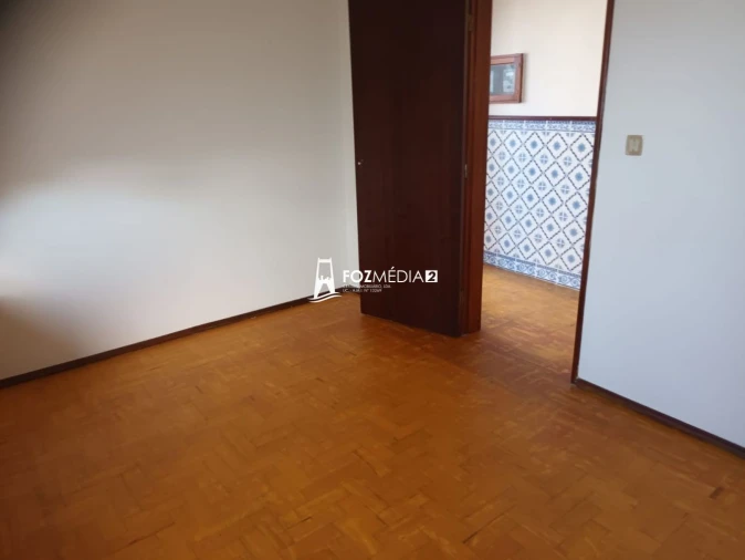 Moradia T4 para Venda em Granja do Ulmeiro Foto 38