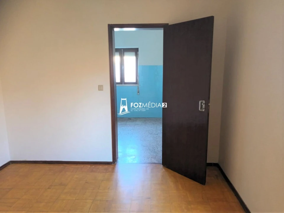 Moradia T4 para Venda em Granja do Ulmeiro Foto 4