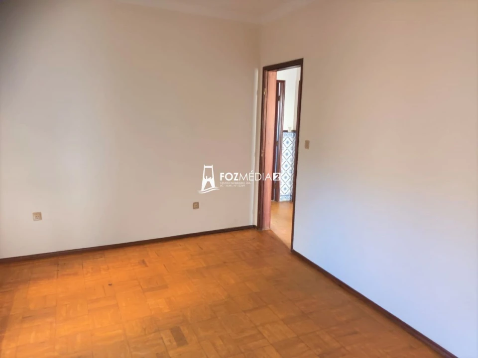 Moradia T4 para Venda em Granja do Ulmeiro Foto 3