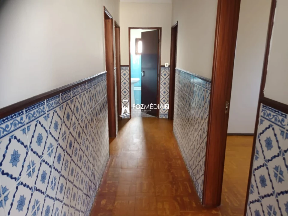 Moradia T4 para Venda em Granja do Ulmeiro Foto 33