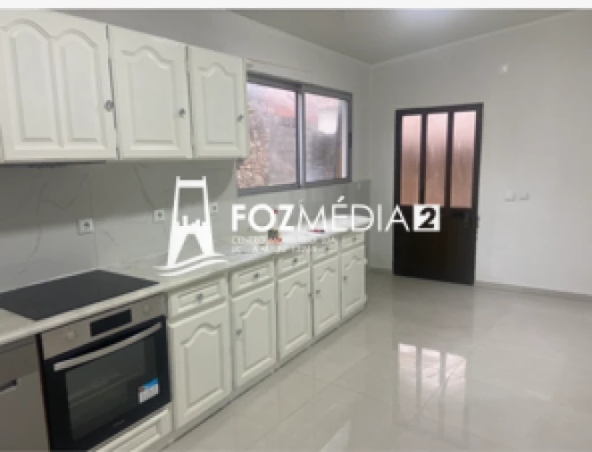 Moradia T2 para Venda em Alqueidão Foto 2