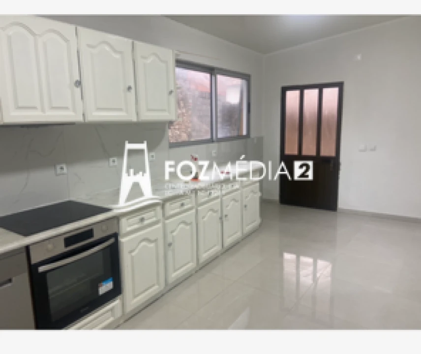 Moradia T2 para Venda em Alqueidão Foto 5