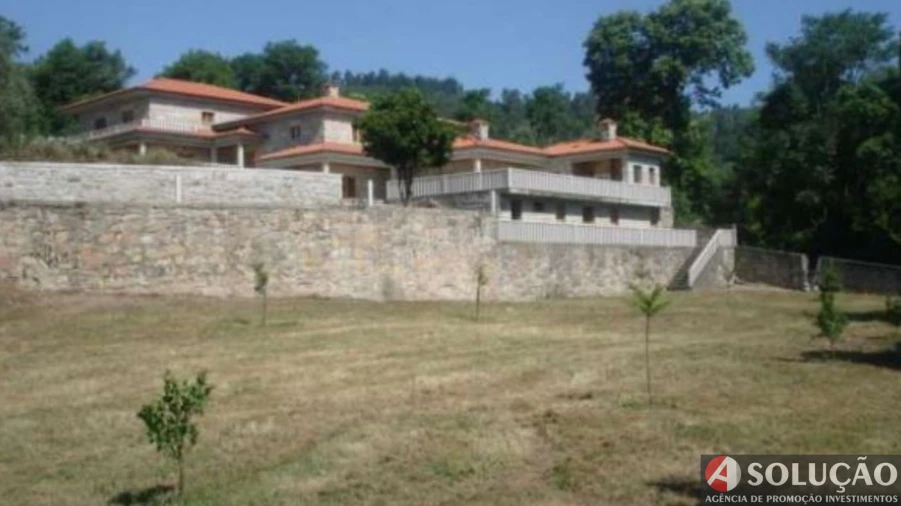 Moradia T4 para Venda em Campos e Louredo Foto 1