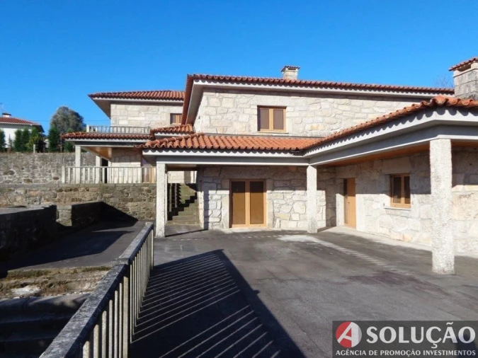 Moradia T4 para Venda em Campos e Louredo Foto 5