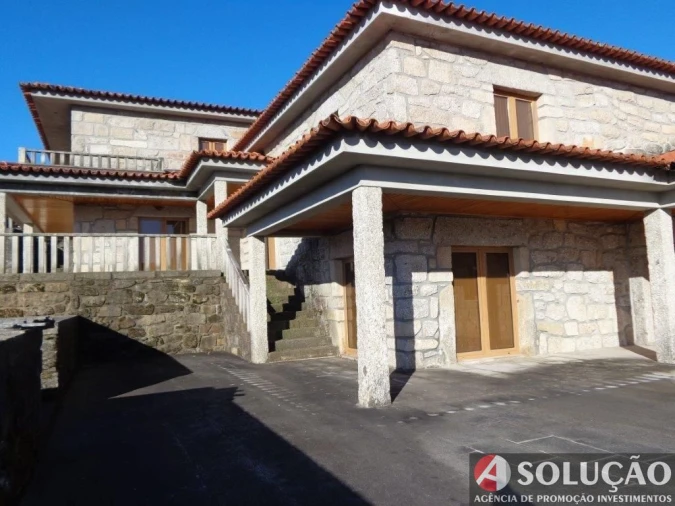 Moradia T4 para Venda em Campos e Louredo Foto 3