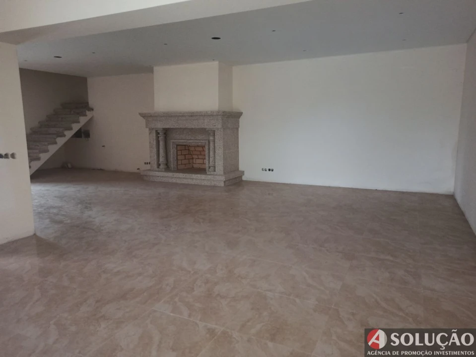 Moradia T4 para Venda em Campos e Louredo Foto 18
