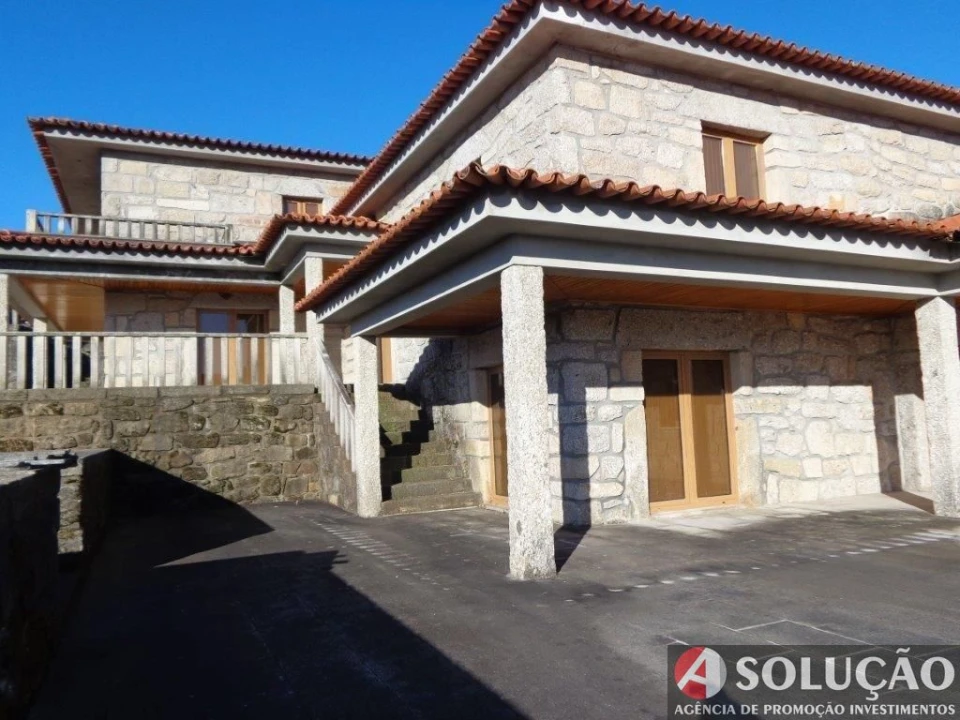 Moradia T4 para Venda em Campos e Louredo Foto 3