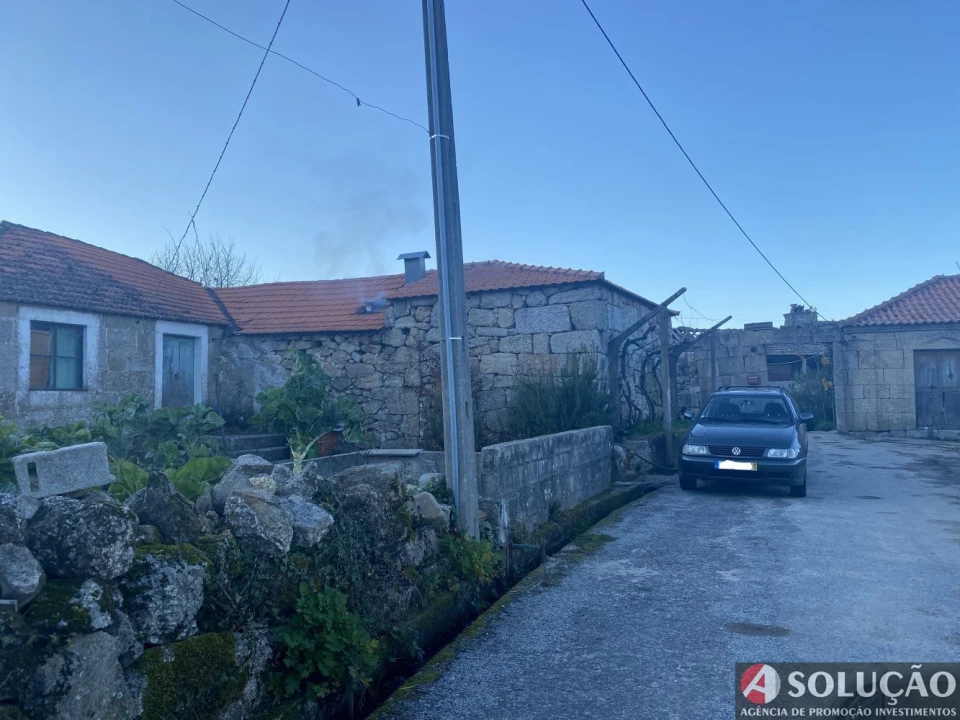 Quinta T4 para Venda em Resende Foto 1