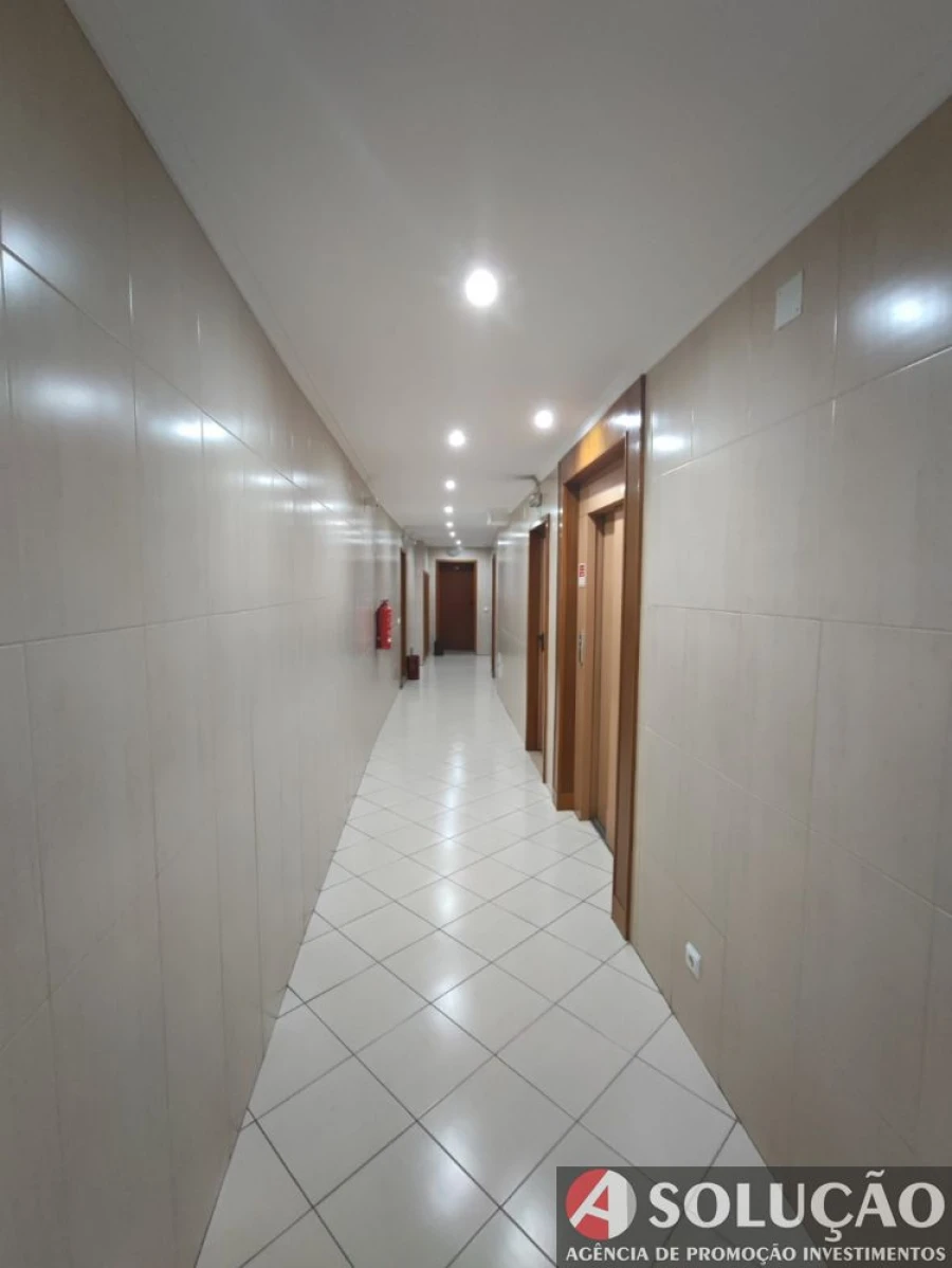 Apartamento T1 para Venda em Vilar de Andorinho Foto 4