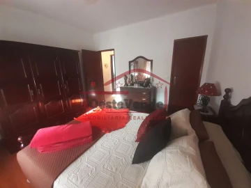 Moradia T5 para Venda em Peral