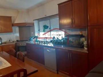 Moradia T5 para Venda em Peral
