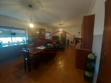 Moradia T5 para Venda em Peral
