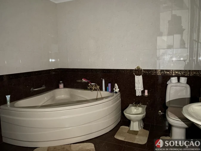 Moradia T4 para Venda em Resende Foto 11