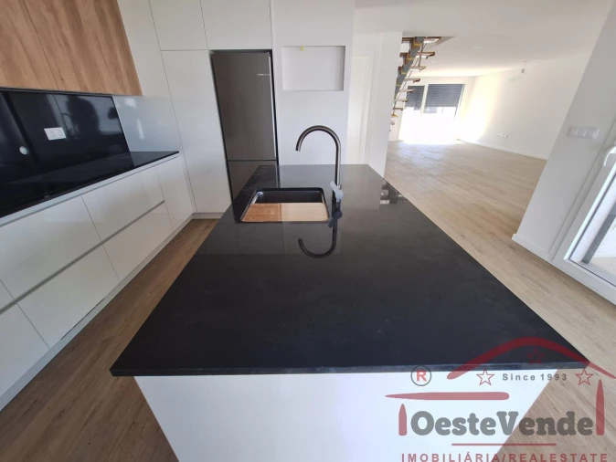 Moradia T4 para Venda em Lourinhã e Atalaia Foto 11