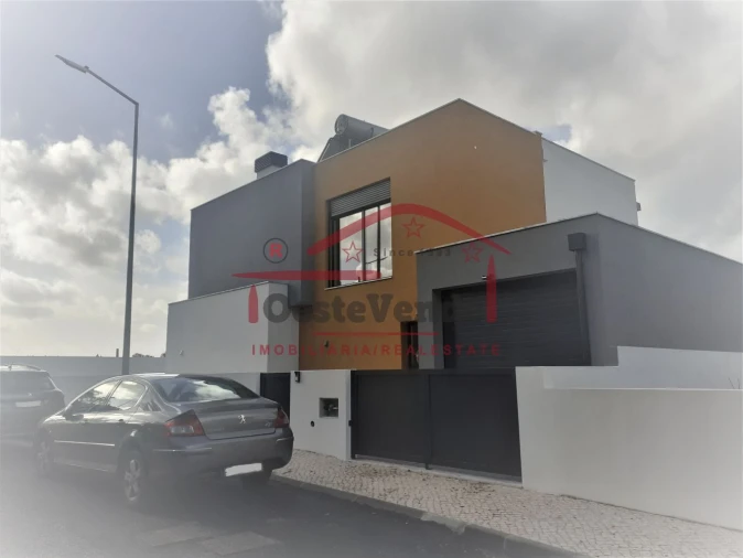 Moradia T3 para Venda em Peral Foto 2