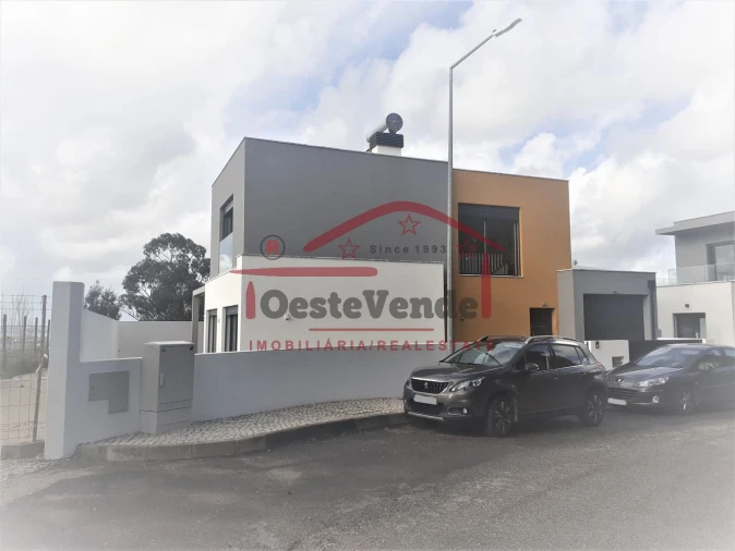 Moradia T3 para Venda em Peral Foto 4