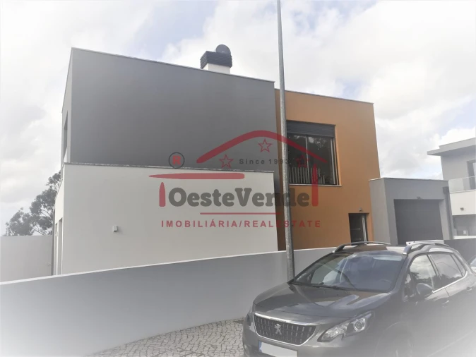 Moradia T3 para Venda em Peral Foto 3