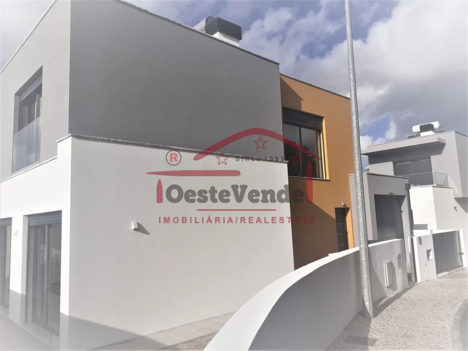 Moradia T3 para Venda em Peral Foto 6