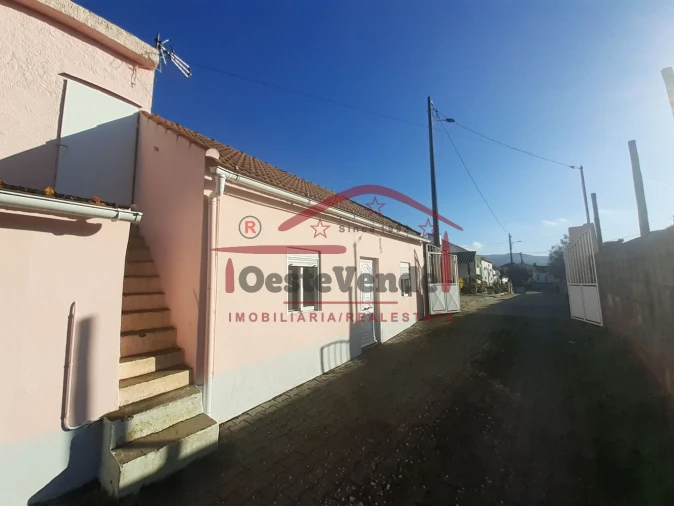 Moradia T2 para Venda em Peral Foto 2