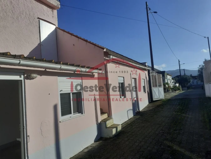 Moradia T2 para Venda em Peral Foto 3