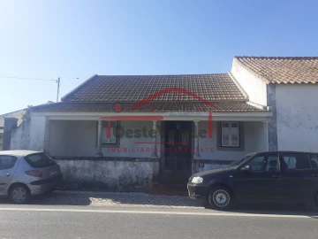 Moradia T4 para Venda em Cadaval e Pêro Moniz