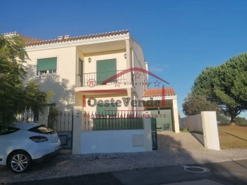 Moradia T4 para Venda em Cadaval e Pêro Moniz