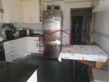 Moradia T4 para Venda em Cadaval e Pêro Moniz
