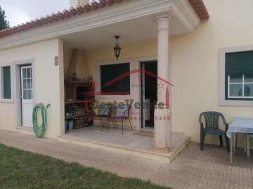 Moradia T4 para Venda em Cadaval e Pêro Moniz