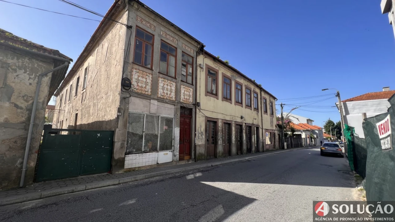 Moradia T6 para Venda em Oliveira do Douro Foto 2