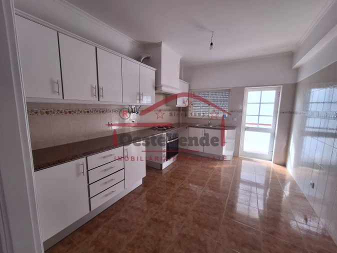 Apartamento T3 para Venda em Cadaval e Pêro Moniz Foto 1