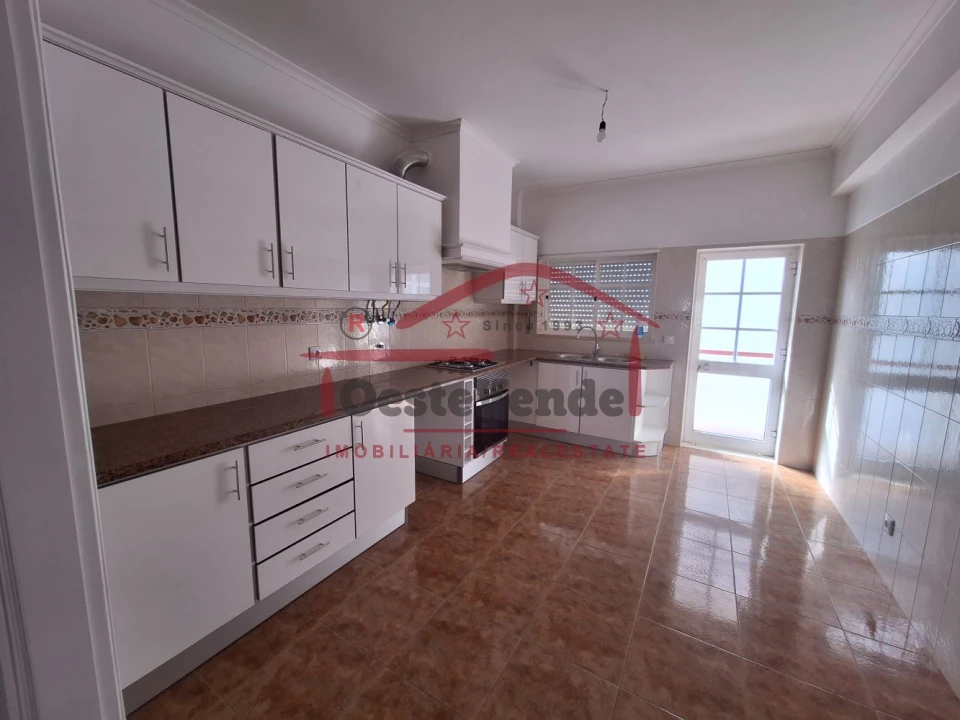 Apartamento T3 para Venda em Cadaval e Pêro Moniz Foto 1